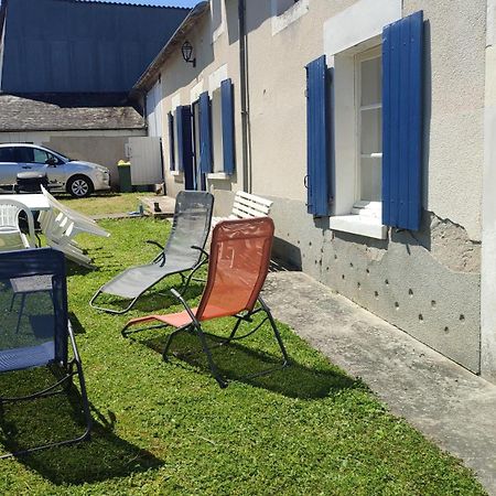 Maison plein pied dans bourg avec tous commerces Luçay-le-Mâle Extérieur photo