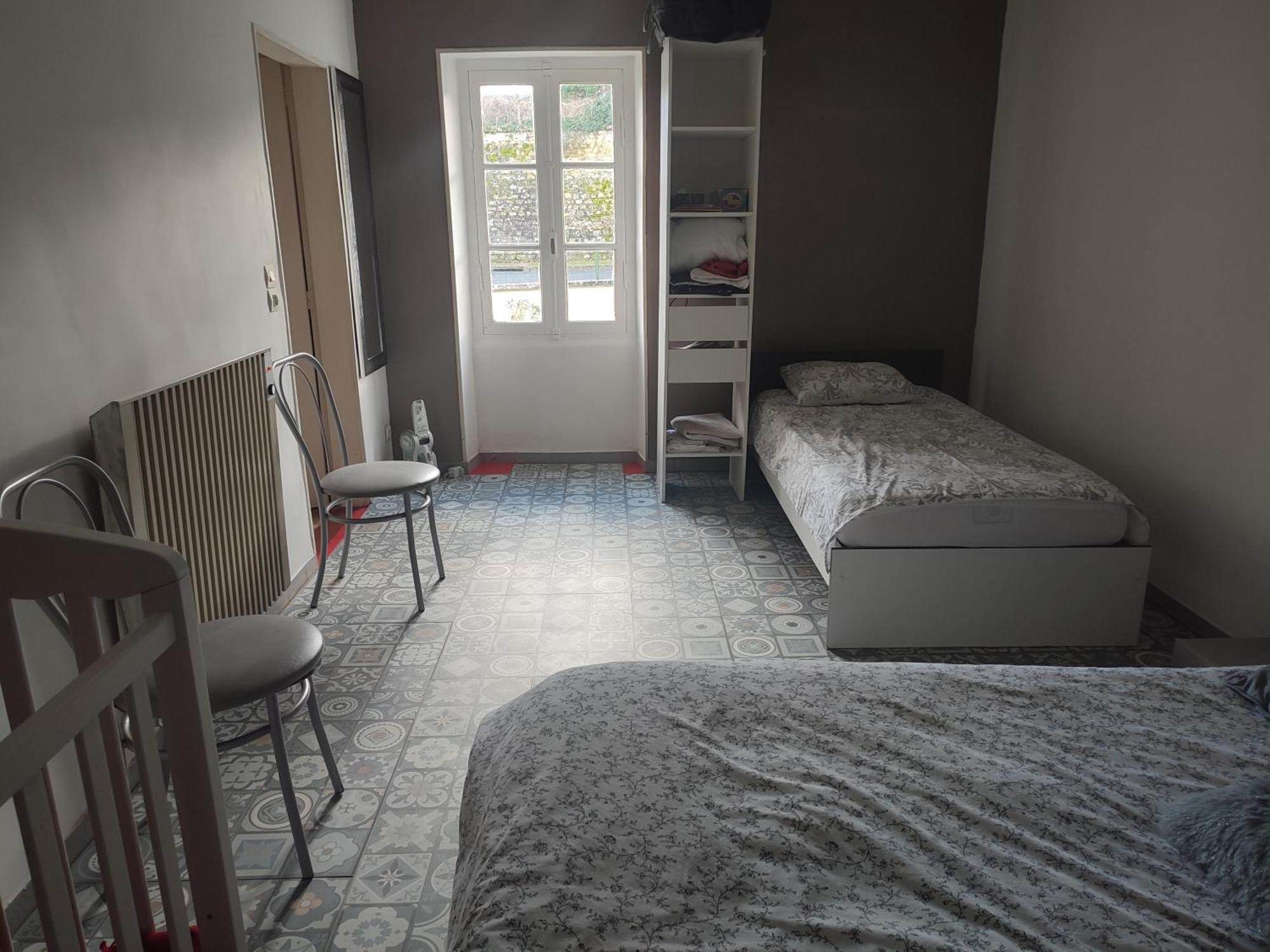 Maison plein pied dans bourg avec tous commerces Luçay-le-Mâle Extérieur photo