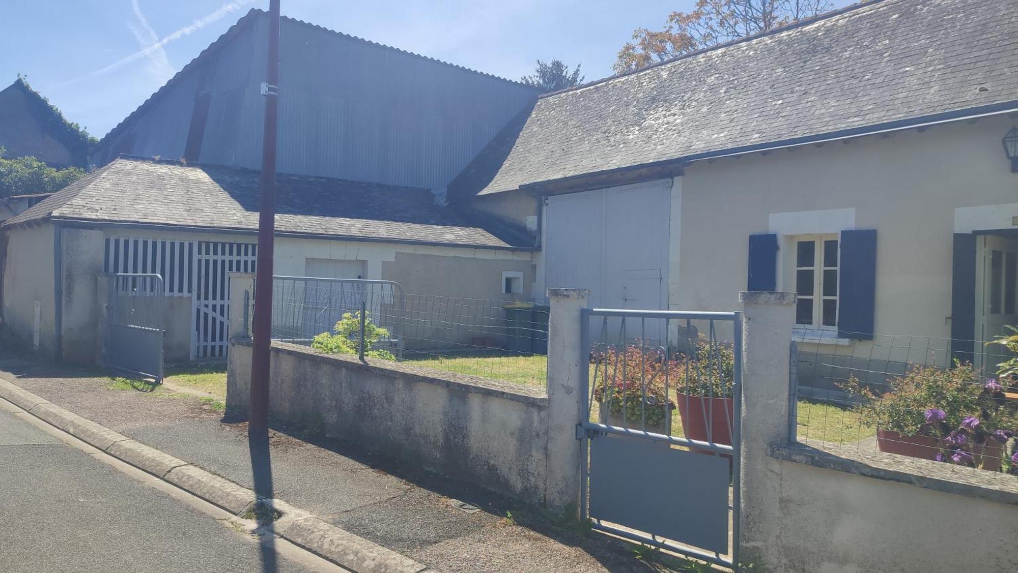 Maison plein pied dans bourg avec tous commerces Luçay-le-Mâle Extérieur photo