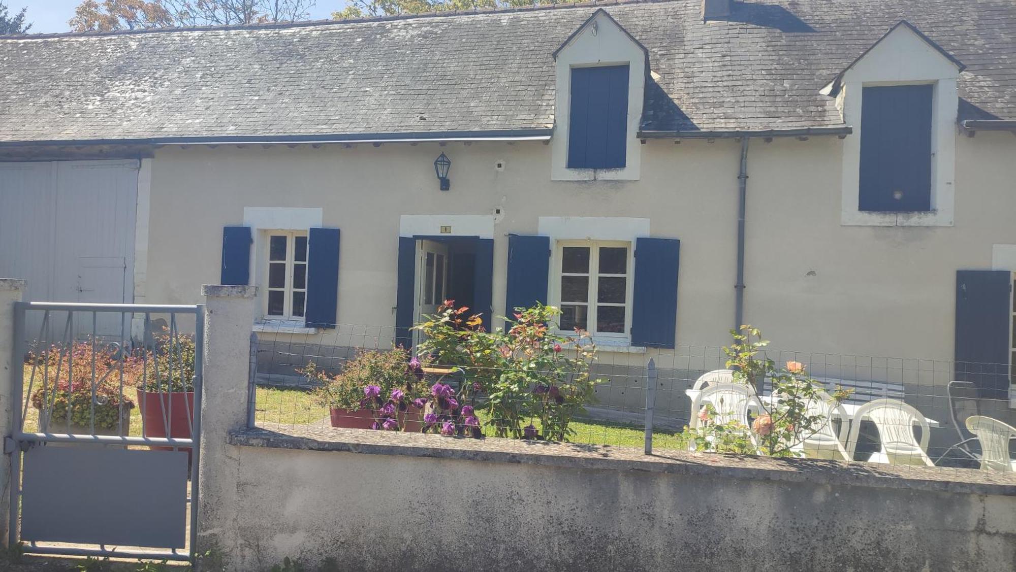 Maison plein pied dans bourg avec tous commerces Luçay-le-Mâle Extérieur photo