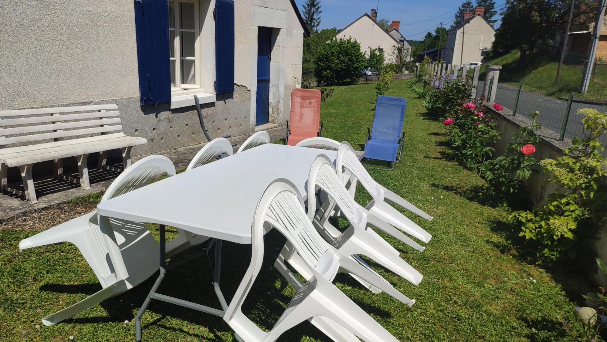 Maison plein pied dans bourg avec tous commerces Luçay-le-Mâle Extérieur photo