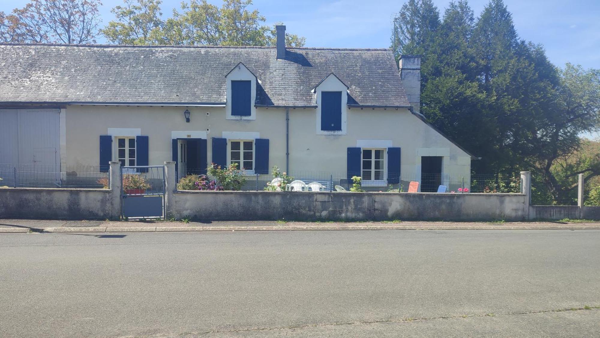 Maison plein pied dans bourg avec tous commerces Luçay-le-Mâle Extérieur photo