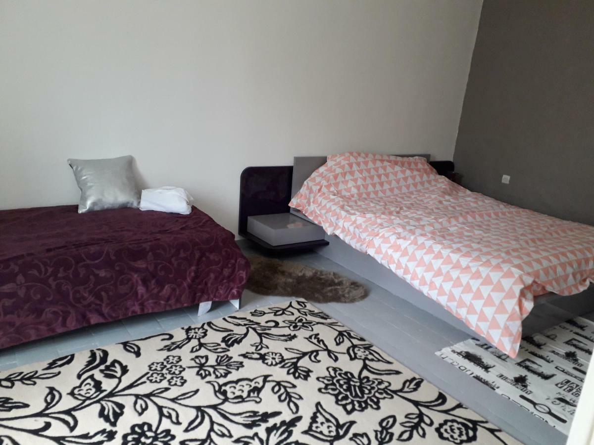 Maison plein pied dans bourg avec tous commerces Luçay-le-Mâle Extérieur photo