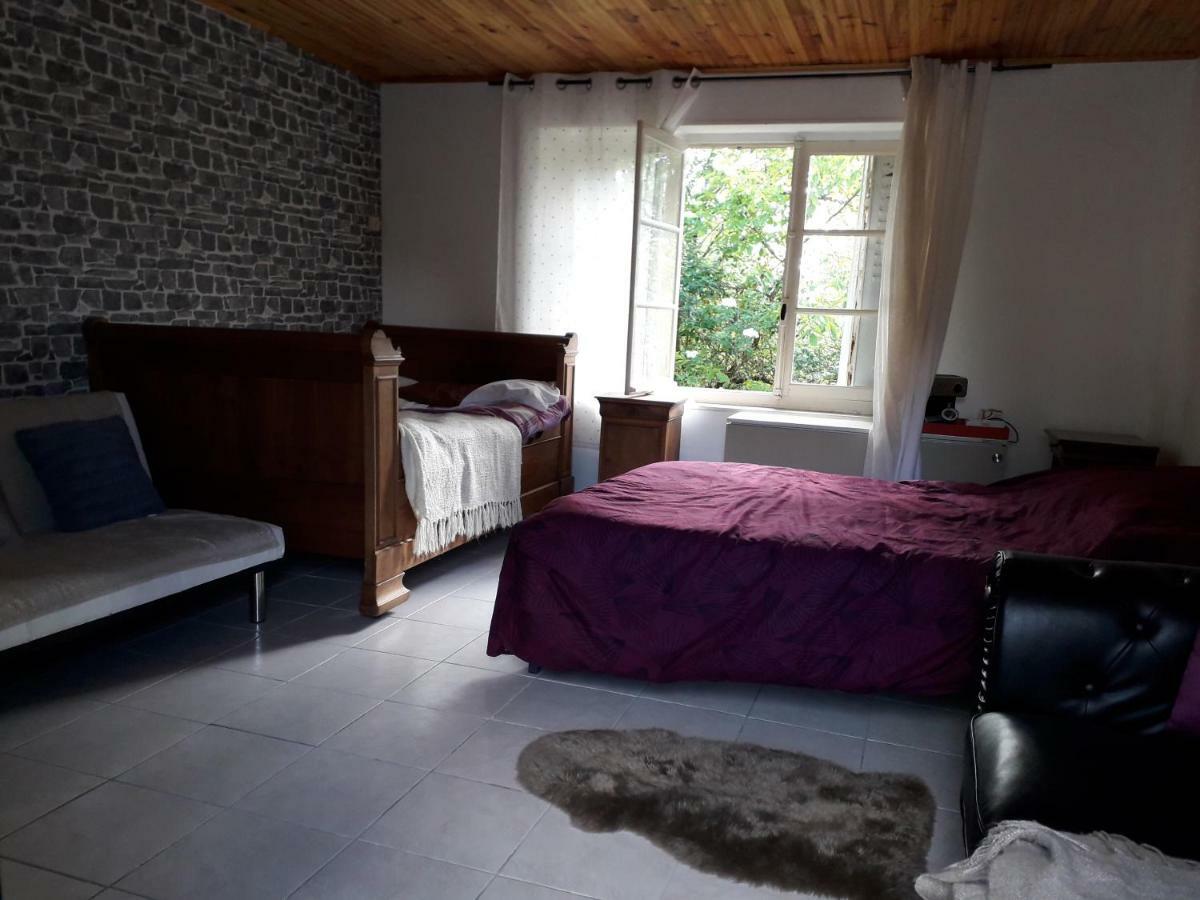 Maison plein pied dans bourg avec tous commerces Luçay-le-Mâle Extérieur photo